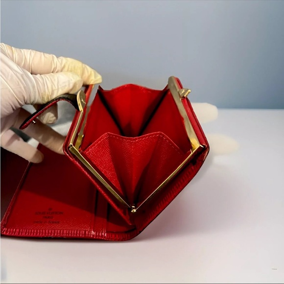 Authentic Louis Vuitton Epi Kiss Lock Wallet - Picture 8 of 12